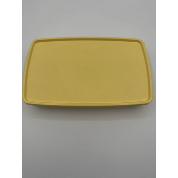 Vintage Tupperware 600 mL Rectangular Container Yellow Lid Snowflake Design - Picture 2 of 8